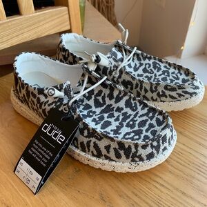 NEVER WORN Hey Dude Wendy Cheetah Grey Women’s Size 7 Slip-on Loafers